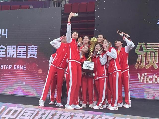 乐竞体育APP官网-排超联赛全明星赛圆满落幕 李盈莹、王径一当选MVP