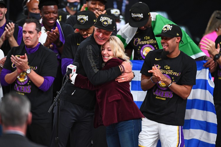 乐竞体育APP官网-ESPN：珍妮将佩林卡&amp;兰比斯等朋友视作家人 把亲生兄妹视作敌人